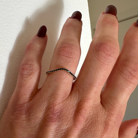 Marrow Fine 14k Gold and black diamond simple wave band - Picture 15 of 15